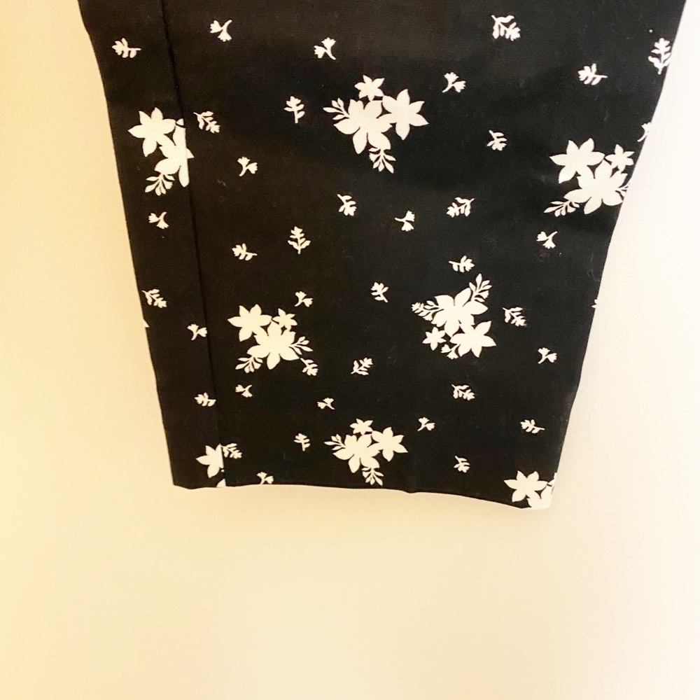 LOFT Marisa Black & White Floral Crop Pants Sz 12 - Picture 6 of 8